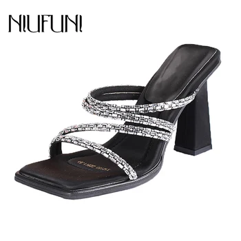 NIUFUNI/ Женские тапочки с Квадратным носком, Украшенные стразами и металлической цепочкой, Летние Туфли на высоком каблуке-шпильке, полые однотонные слипоны