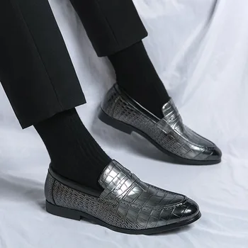 Классическая Серебряная мужская Официальная обувь, Большие размеры 48, Удобная мужская Повседневная деловая обувь без застежки, Мужская кожаная обувь с острым носком для вечеринок, 2023